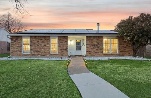 The Colony House | Charming 3BD 2BA Villa