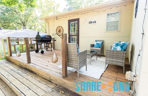 Sherwood House | Charming 3BR/2BA Sherwood Home with 2-Car Garage