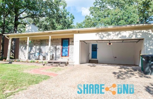 Sherwood House | Charming 3BR/2BA Sherwood Home with 2-Car Garage