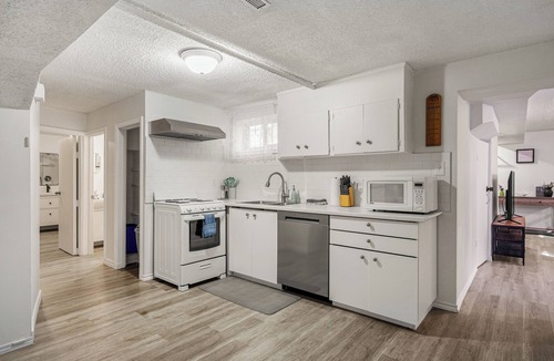 Forest Lawn Apartment | Charming 3BR Basement Suite, Full Kitchen, Sleep 8, Family Friendly