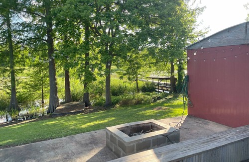 St. Joseph Cabin | Charming 4-bedroom cabin with WiFi and AC in Lake Bruin, St. Joseph