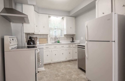 Barrie House | Charming 4BR Barrie Retreat with Backyard