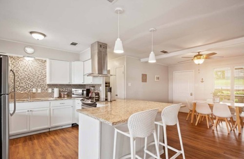 Tool House | Charming 4BR Lakefront Getaway
