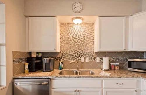 Tool House | Charming 4BR Lakefront Getaway