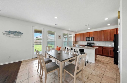 Atascocita House | Charming 4BR Oasis on Rosehill Summit｜Large Fenced Yard｜Garage｜Pet Friendly