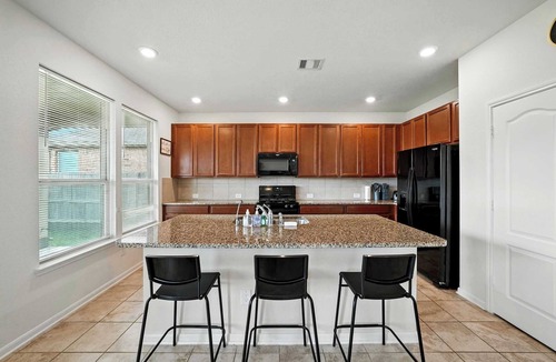 Atascocita House | Charming 4BR Oasis on Rosehill Summit｜Large Fenced Yard｜Garage｜Pet Friendly