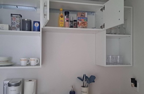 Wheatley Apartment | Charming apartment Walk to Beach & Marina Spacious Bedroom