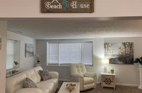 Norfolk Condo | Charming Beach house 2-bedroom in lovely upscale rolling hills area Norfolk!