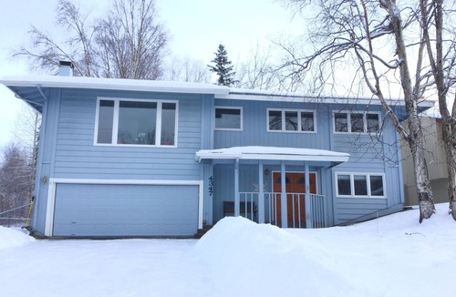 Scenic Foothills House | Charming, Bright, Family Oriented Home w/attached roomy 2 car garage