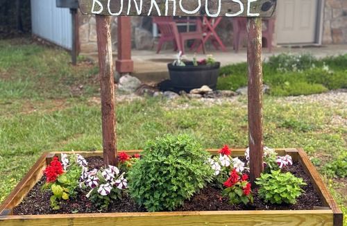 Eminence Villa | Charming Bunk House Suite in Eminence with AC/Heat, Kitchenette & full bath