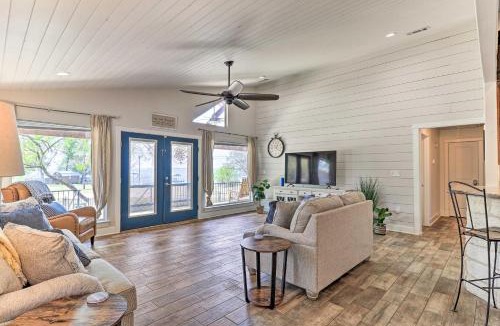 Silver Creek Village House | Charming Burnet Cottage w/Lake View + Porch!