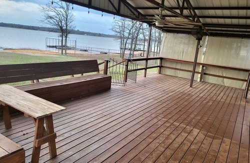 Shawnee House | Charming Cabin with Private Dock on Lake for Lovely Family Glamping Near Oklahoma City