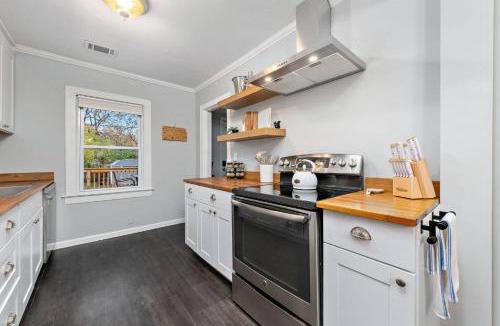 Fairway House | Charming Cape Cod w fenced yard dog-friendly