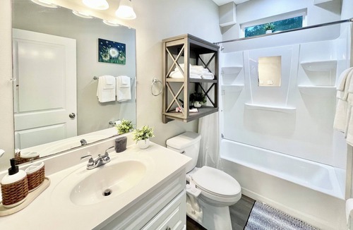 Westwego Cottage | Charming & Chic Bayou Cottage Minutes from NOLA