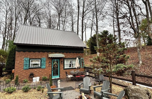 Caroline Cottage | Charming Cottage Escape! - Pets Welcome! - Thistle Bach