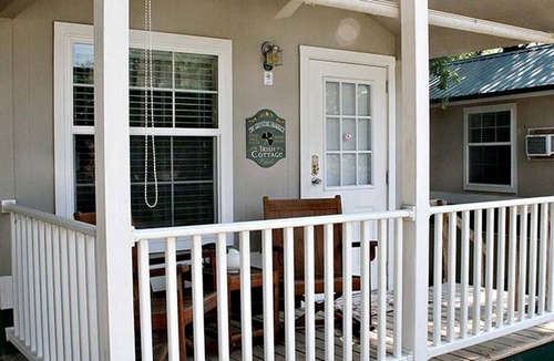 Denton Cottage | Charming Cottage Rental for a Getaway near Dallas, Texas