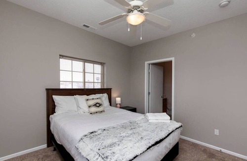 Ames Apartment | Charming & Cozy 2BD Suite w/ Gym & Pool