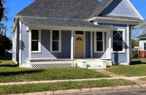 Lufkin House | Charming Downtown Home