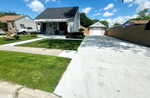 Windsor House | Charming & Elegant Windsor Border Escape: Hot Tub & Entertainment
