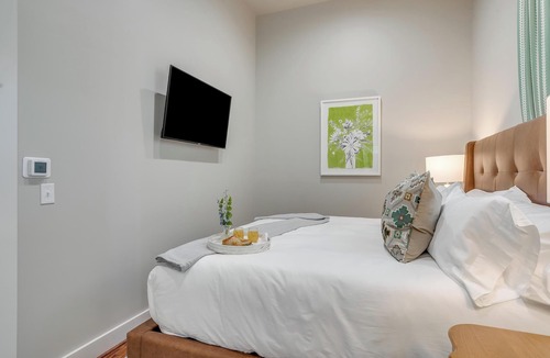 Granbury Hotel | Charming Granbury Hotel Room on the Historic Granbury Square