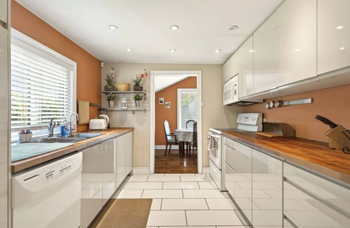 Morpeth Cottage | Charming Heritage Home with Theatre Room