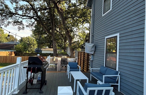Des Moines House | Charming Historic Home with Modern Comforts ~Near Drake and Downtown!