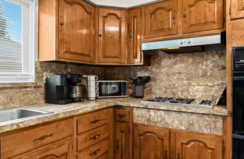 Dearborn Heights House | Charming Home Near Target and Parks 2 Bathrooms