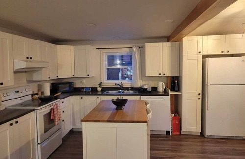 Pierrefonds-Roxboro Ski Chalet | Charming House for rental in Pierrefonds – Perfect for Nature Lovers
