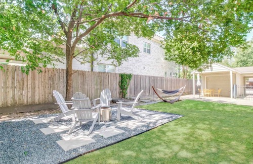 Spring Branch East House | Charming Houston Oasis w/Huge Fenced Backyard