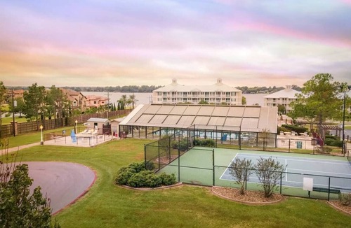 Conroe Apartment | Charming + Kitchen + Pool + Free wi-fi - 2BD /2BA