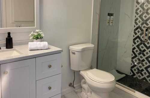 Drayton Plains Apartment | Charming Lakefront Apartment