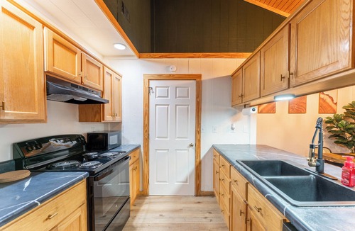 Heber Springs Cabin | Charming Log Cabin Retreat - Minutes from fly fishing!