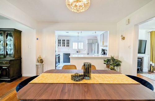 Riverside Terrace House | Charming Lux Gem in Med Center w/2 K Beds-Patio-Backyard!