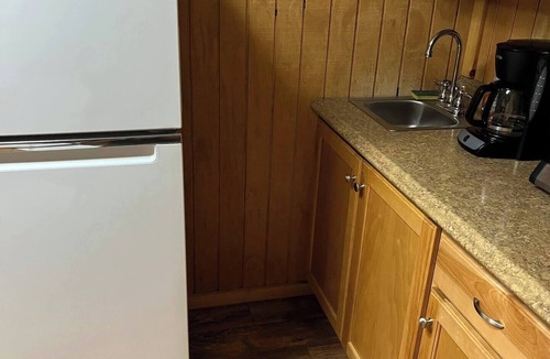 Osceola Apartment | Charming Micro Cabin 1 near Truman Lake in the Ozarks!