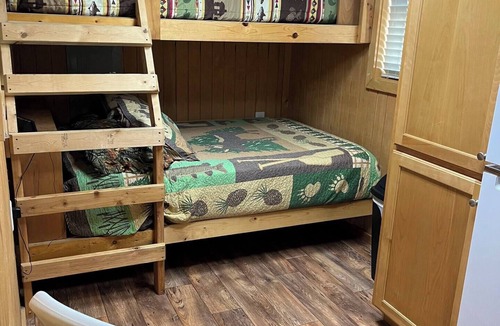 Osceola Apartment | Charming Micro cabin 2 in the heart of the Ozarks