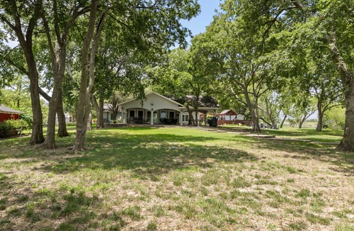 Princeton House | Charming private 3-bedroom Ranch with WiFi, AC, Pool in picturesque Princeton