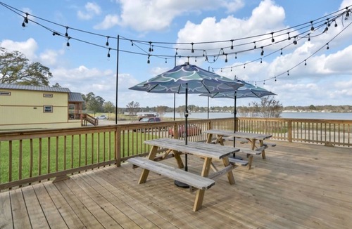 Willis Cottage | Charming, quiet, sun filled, lakefront