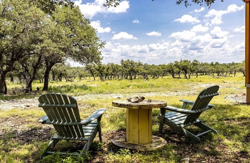 Mountain Home Cabin | Charming Ranch Cabin with Milky Way Stargazing near Mountain Home, Texas