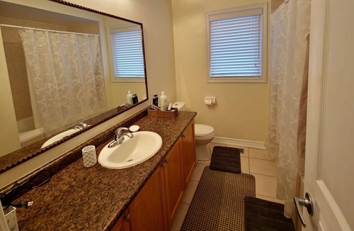 Richmond Hill House | Charming Richmond Hill Home - Your Home Away from Home in a quiet area