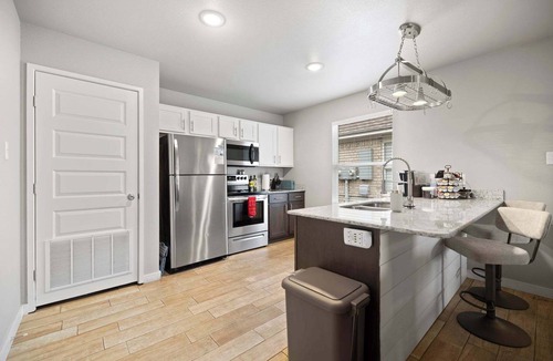 Fort Smith House | Charming Stay 2BR Duplex WorkSpace NearAttractions