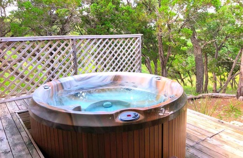 Pipe Creek Cabin | Charming Texas Hill Country Cabin Ideal for a Romantic Weekend Getaway