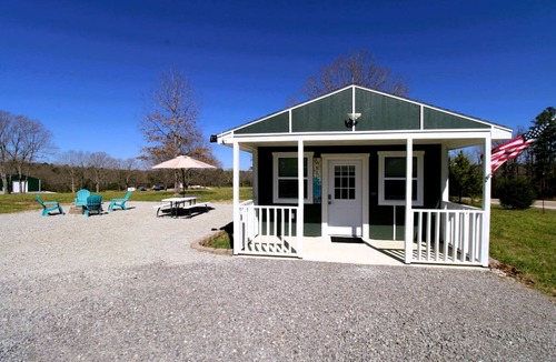 Norfork Cabin | Charming Tiny Home Retreat Near Forest Trails & River Access in Calico Rock, Arkansas