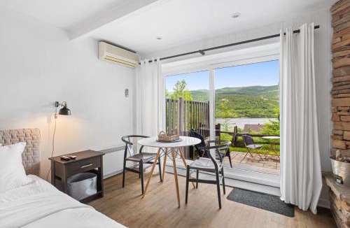 Mont-Tremblant House | Charming Tremblant Lakeview Studio