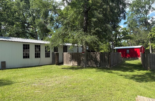 Huntsville House | Charming waterfront Bunkhouse Along Harmon Creek