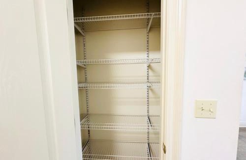 Pine Grove Apartment | Chateau 1