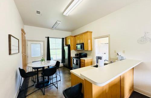 Pine Grove Apartment | Chateau 12