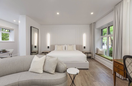 Downtown Montreal Hotel | Chateau Versailles