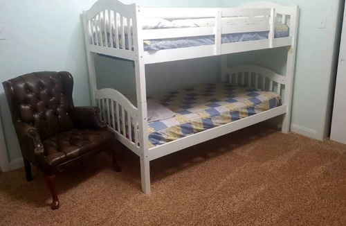 Durant House | Cheerful 3 bedroom 2 bathroom home.