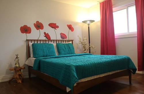 Mount Pleasant House | Cheerful 3BR & 1.5BA bungalow with free parking close to Airport