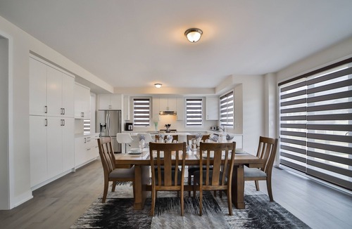 The Blue Mountains Ski Chalet | Cheerful 4-Bedrrom Chalet in Blue Mountain.